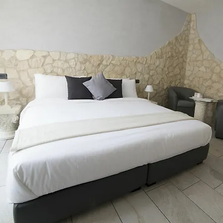 Mirabilia 3*